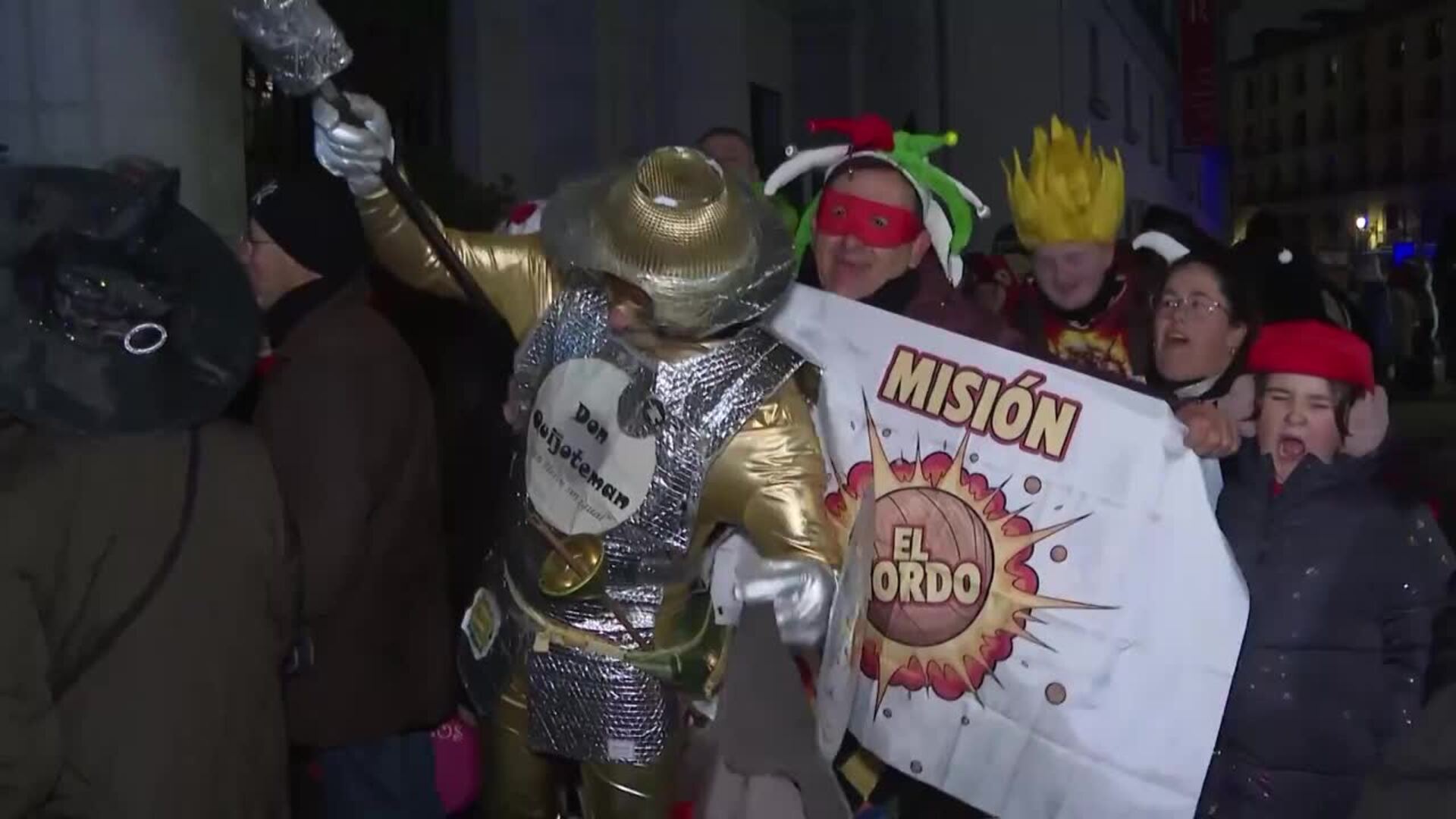 Ciudadanos lucen sus disfraces para vivir el Sorteo de Navidad: "Sueño cumplido"