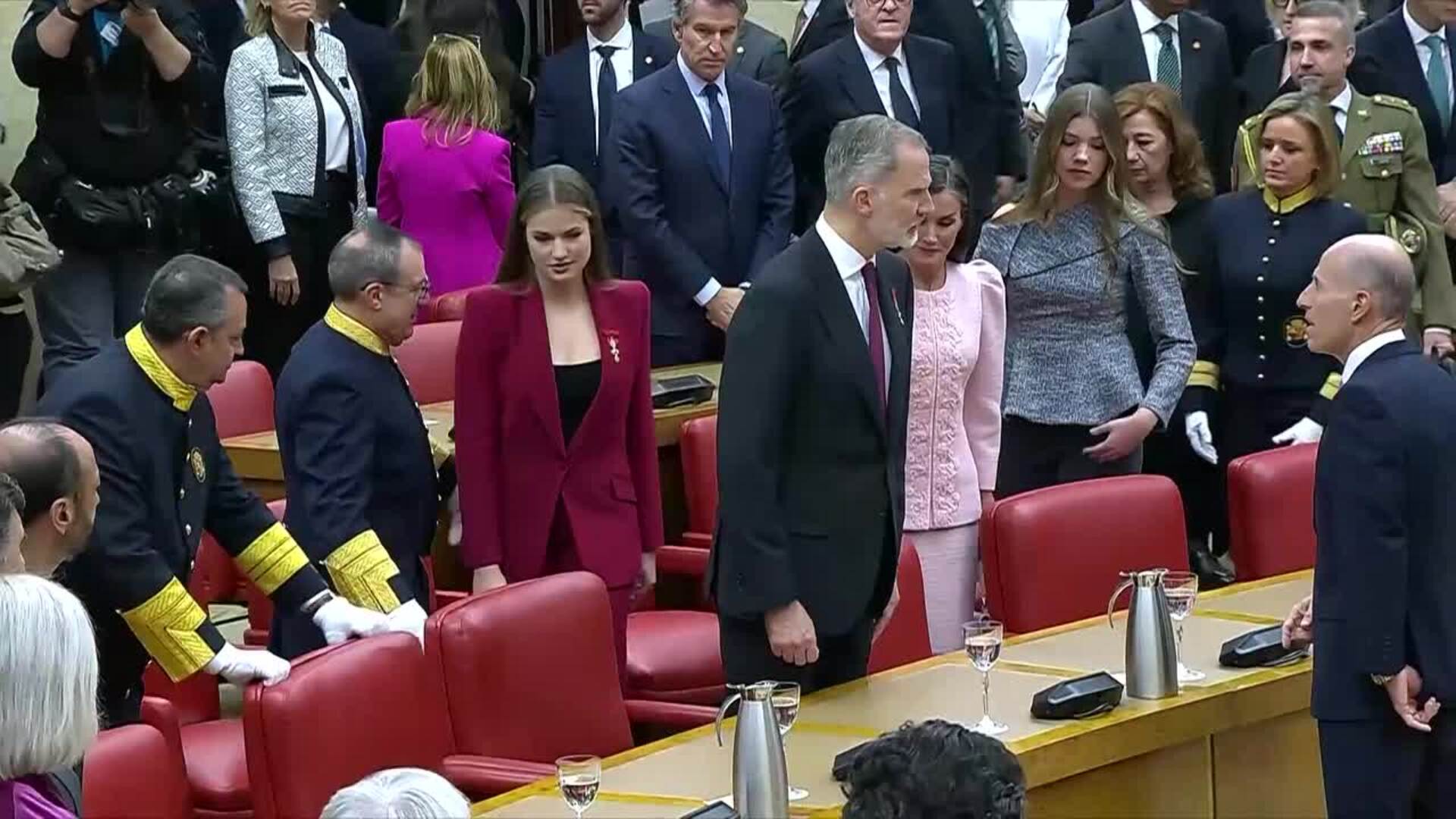 Felipe VI pronuncia por primera vez de pie su Mensaje de Navidad y alerta de "hastío" político