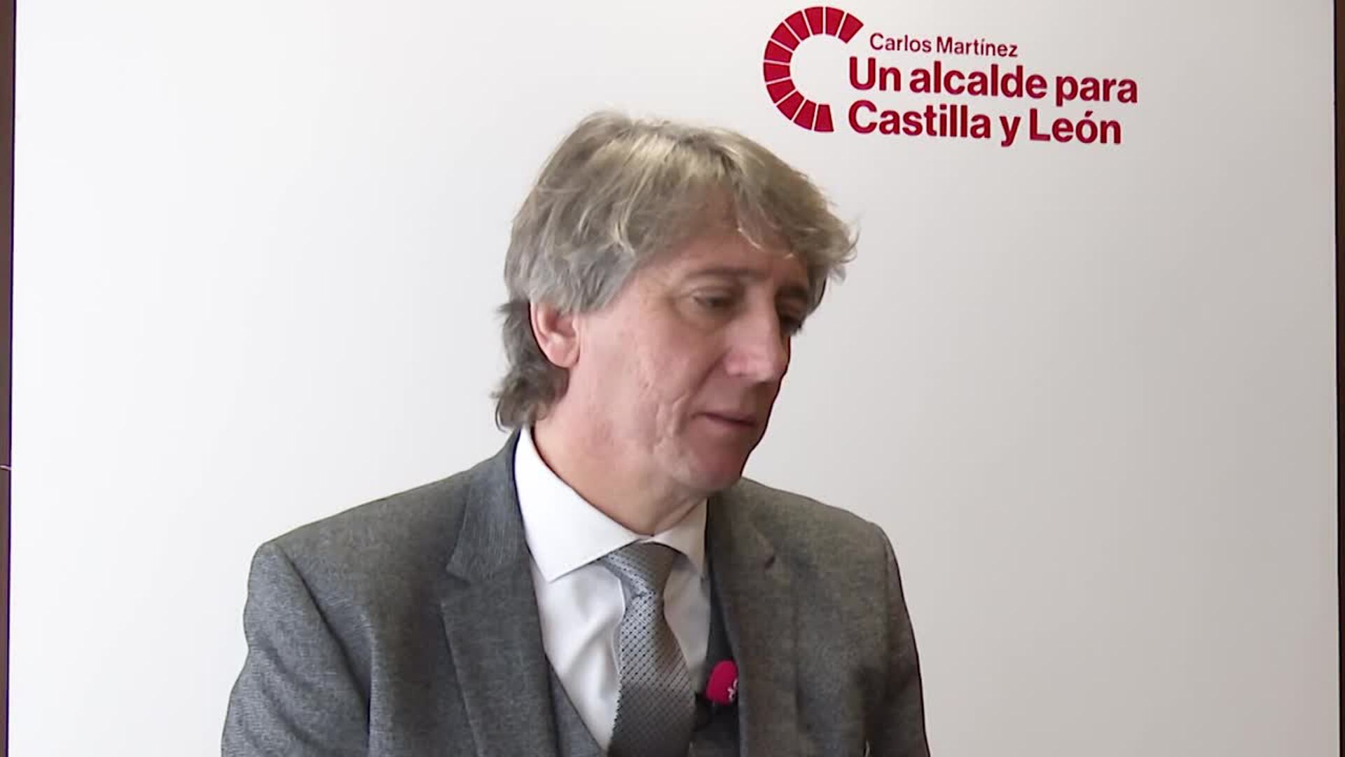 Martínez ve una "utopía" una mayoría absoluta y baraja una horquilla entre 28 y 34 procuradores