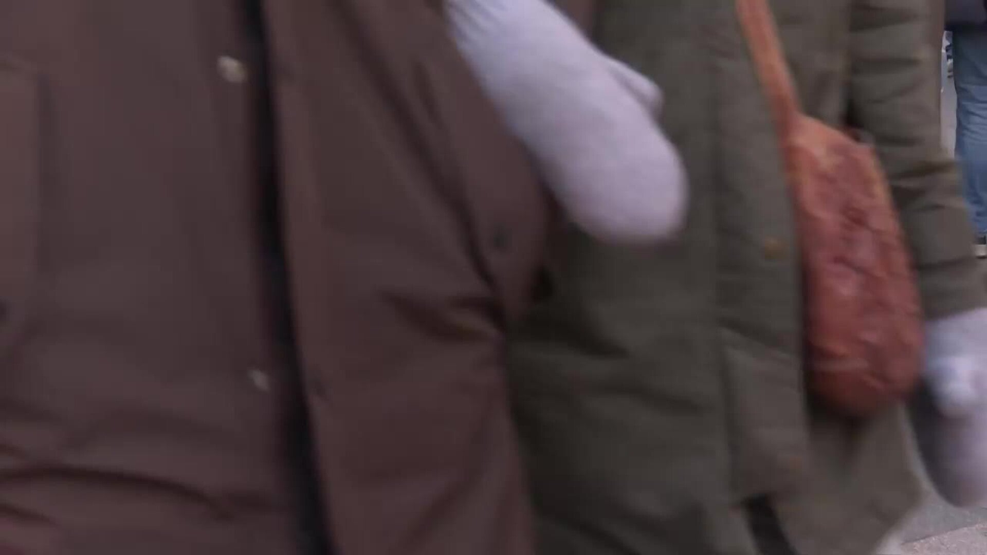 Las tiendas continúan abarrotadas ante la afluencia por compras y devoluciones navideñas