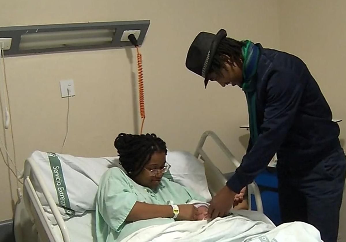 Andresa y su pareja junto al bebé Jandrel Xavier esta mañana.