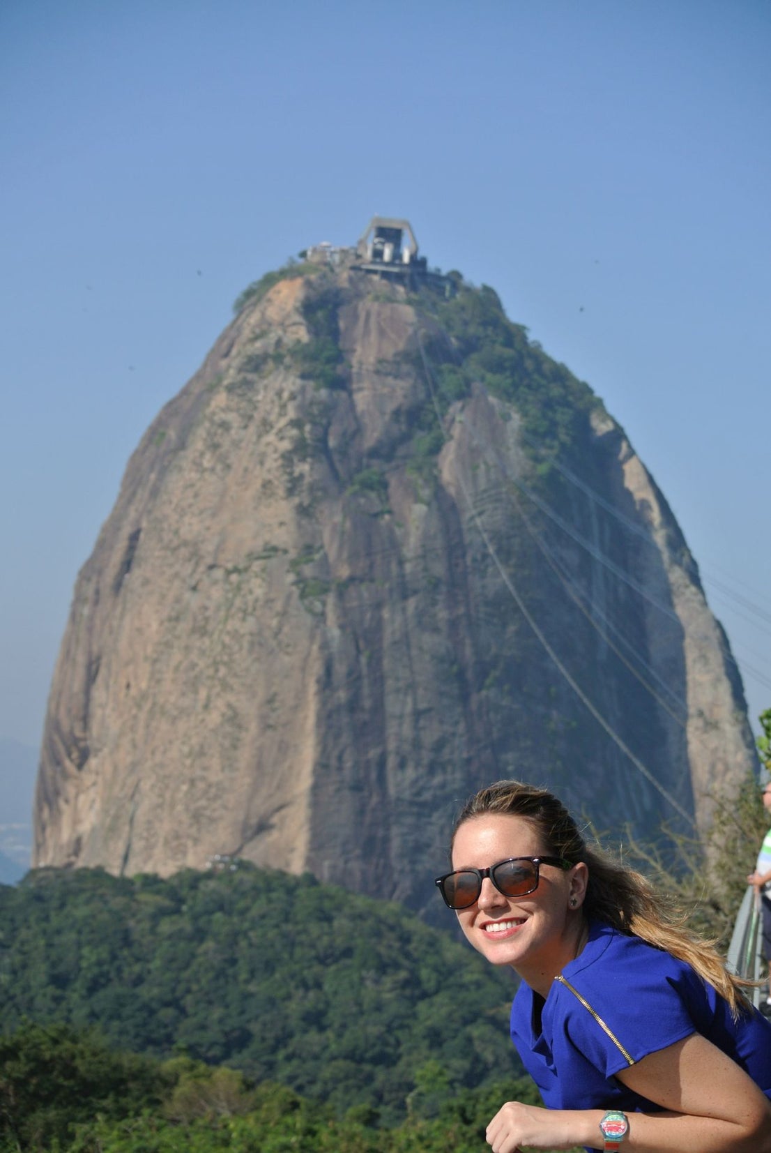 Frente al icónico Pan de Azúcar en Río de Janeiro, Brasil.