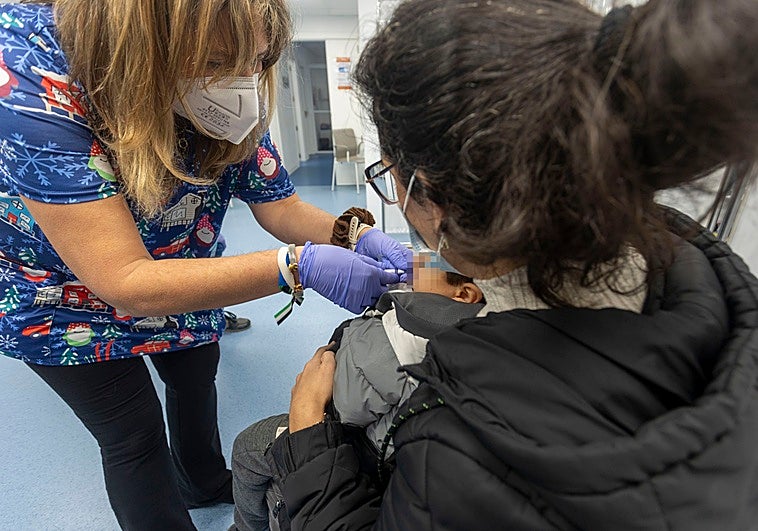 El incremento de los ingresos hospitalarios por gripe tensiona las UCI extremeñas