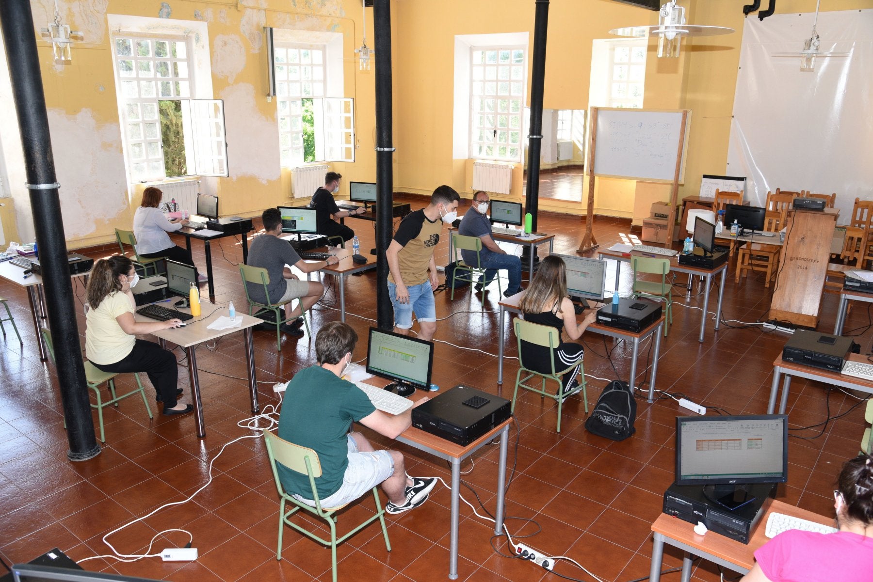 Una de las aulas de la Universidad Popular de Plasencia.