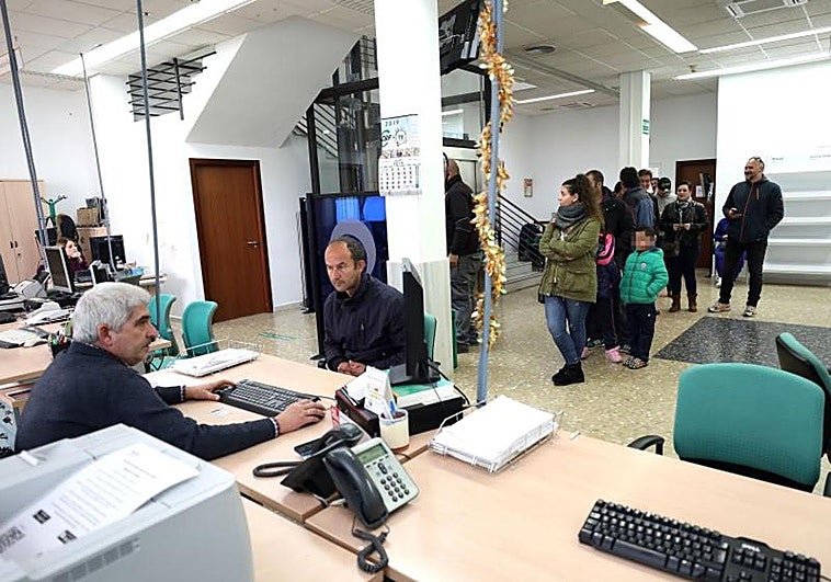 El paro baja en 5.737 personas en 2025 en Extremadura hasta los 64.370 desempleados