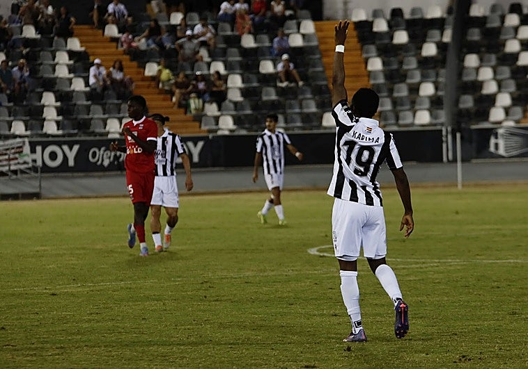 El Badajoz libera otra ficha sénior con la baja de Karim Abubakar