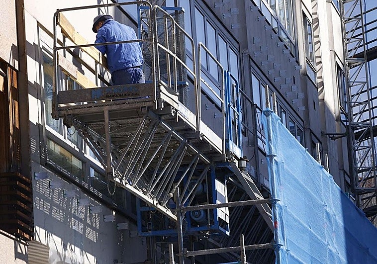 La Junta prioriza a los jóvenes en las ayudas para la rehabilitación de viviendas en los pueblos