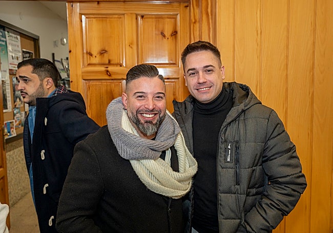 Carlos Piti y Truji, ambos de Marwan, tras el sorteo para marcar el orden de actuación del Concurso de Murgas del Carnaval de Badajoz 2026.