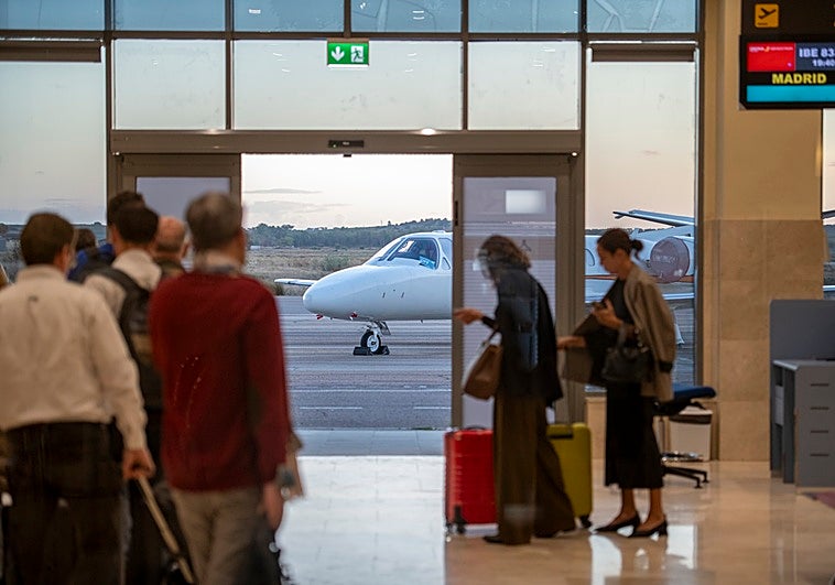 El aeropuerto de Badajoz supera por vez primera los 100.000 viajeros anuales