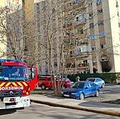 Un incendio en un bloque de pisos deja seis afectados y refugiados en la azotea en Badajoz