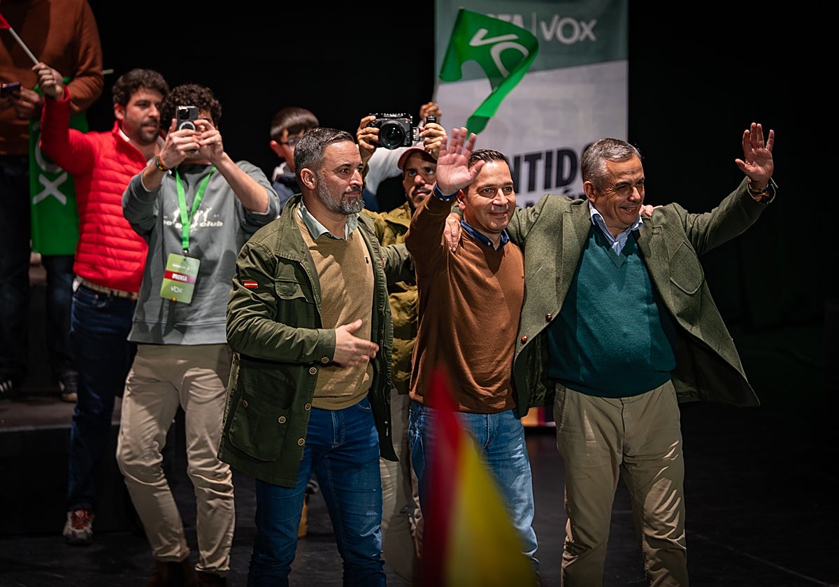 Santiago Abascal, Óscar Fernández y Ángel Pelayo Gordillo.