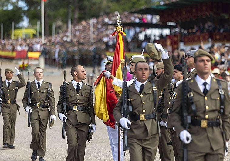 La jura de bandera con el Rey en el Cefot llena Cáceres y repercute en Malpartida y Trujillo