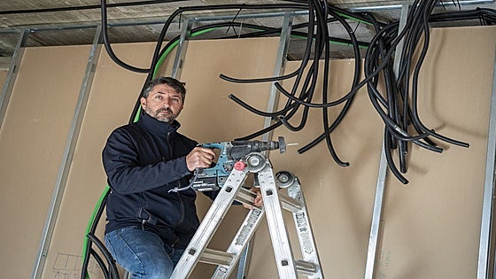 Las ciudades extremeñas se quedan sin electricistas, albañiles o fontaneros