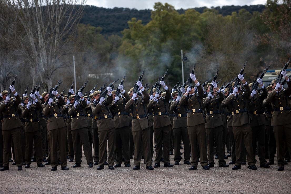 Fotos | El Rey preside la jura de bandera de 1.378 aspirantes a soldados en Cáceres