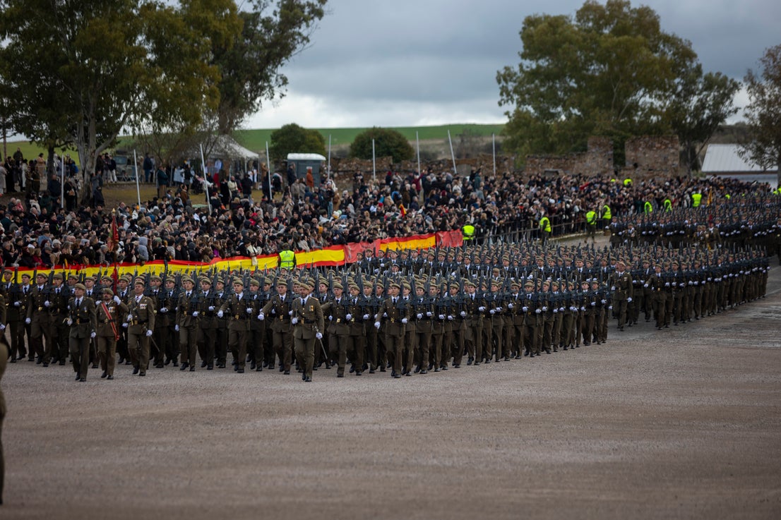 Fotos | El Rey preside la jura de bandera de 1.378 aspirantes a soldados en Cáceres