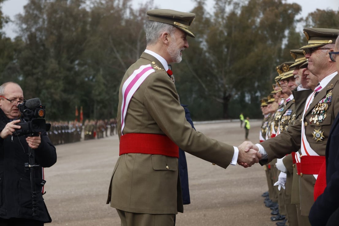 Fotos | El Rey preside la jura de bandera de 1.378 aspirantes a soldados en Cáceres