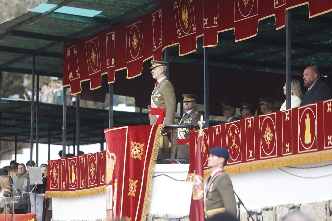 Fotos | El Rey preside la jura de bandera de 1.378 aspirantes a soldados en Cáceres