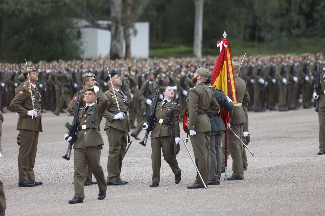 Fotos | El Rey preside la jura de bandera de 1.378 aspirantes a soldados en Cáceres