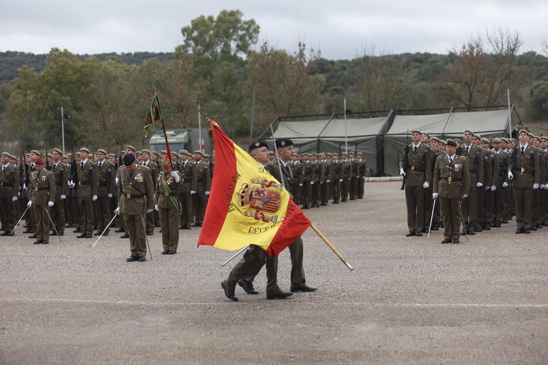 Fotos | El Rey preside la jura de bandera de 1.378 aspirantes a soldados en Cáceres