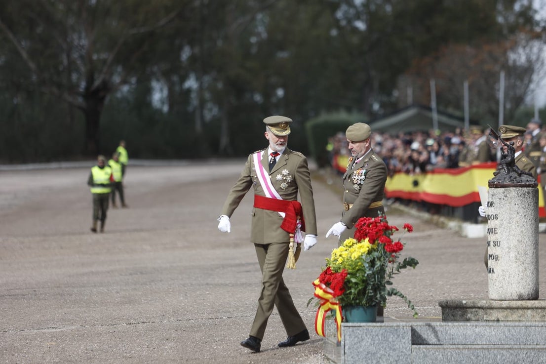 Fotos | El Rey preside la jura de bandera de 1.378 aspirantes a soldados en Cáceres