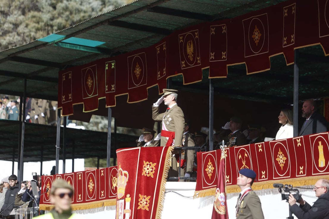 Fotos | El Rey preside la jura de bandera de 1.378 aspirantes a soldados en Cáceres