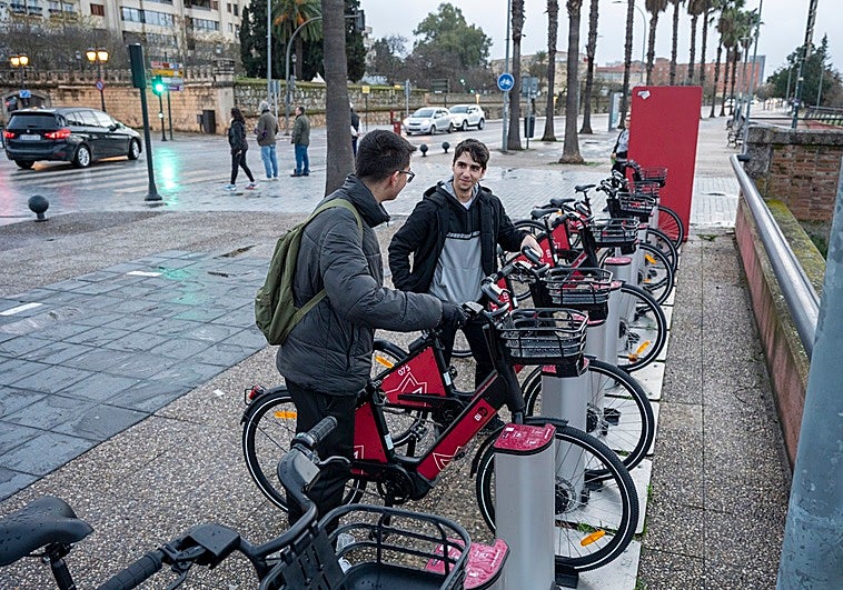 Las bicis eléctricas comienzan a rodar en Badajoz