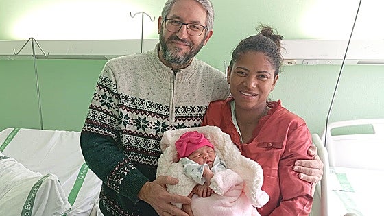 Kira Esperanza, el primer bebé nacido en Las Mestas en 16 años