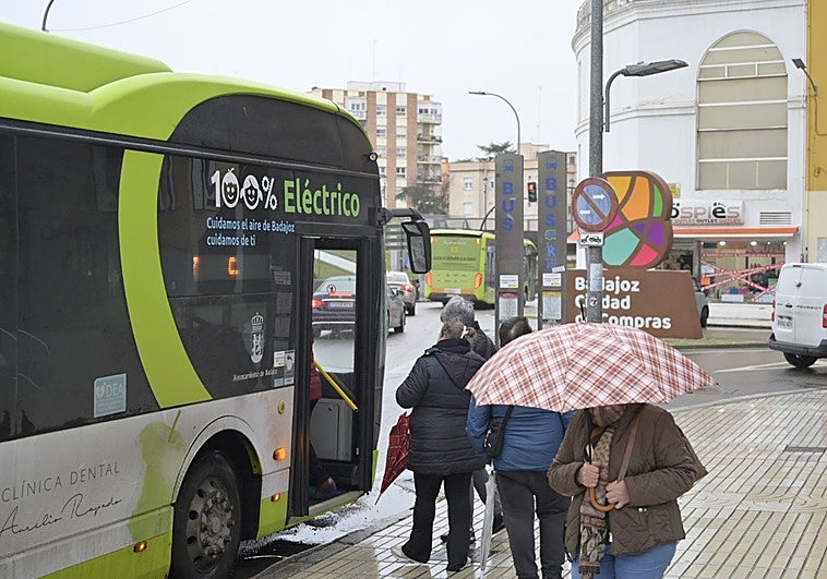 El Ayuntamiento de Badajoz recupera los descuentos en el autobús urbano