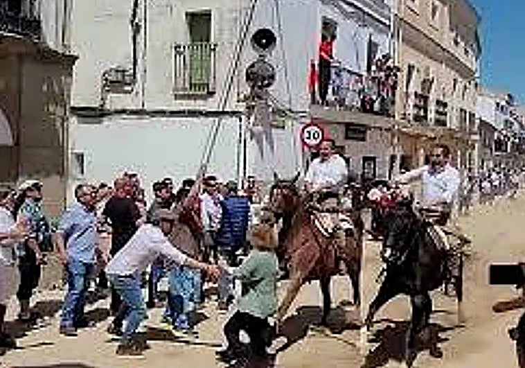 La Comisión Jurídica libera al Ayuntamiento de Arroyo de pagar 1,3 millones a la mujer arrollada por un caballo