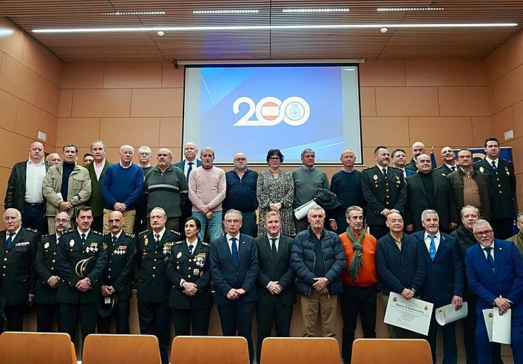 Policías jubilados y una heroína extremeña en Badajoz