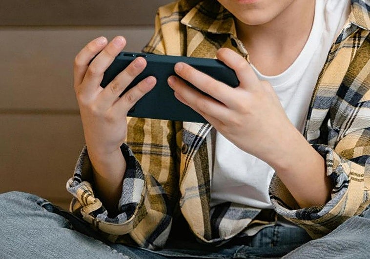 Prohibir las redes sociales a menores de 16: esto dice una psicóloga extremeña sobre el plan del Gobierno