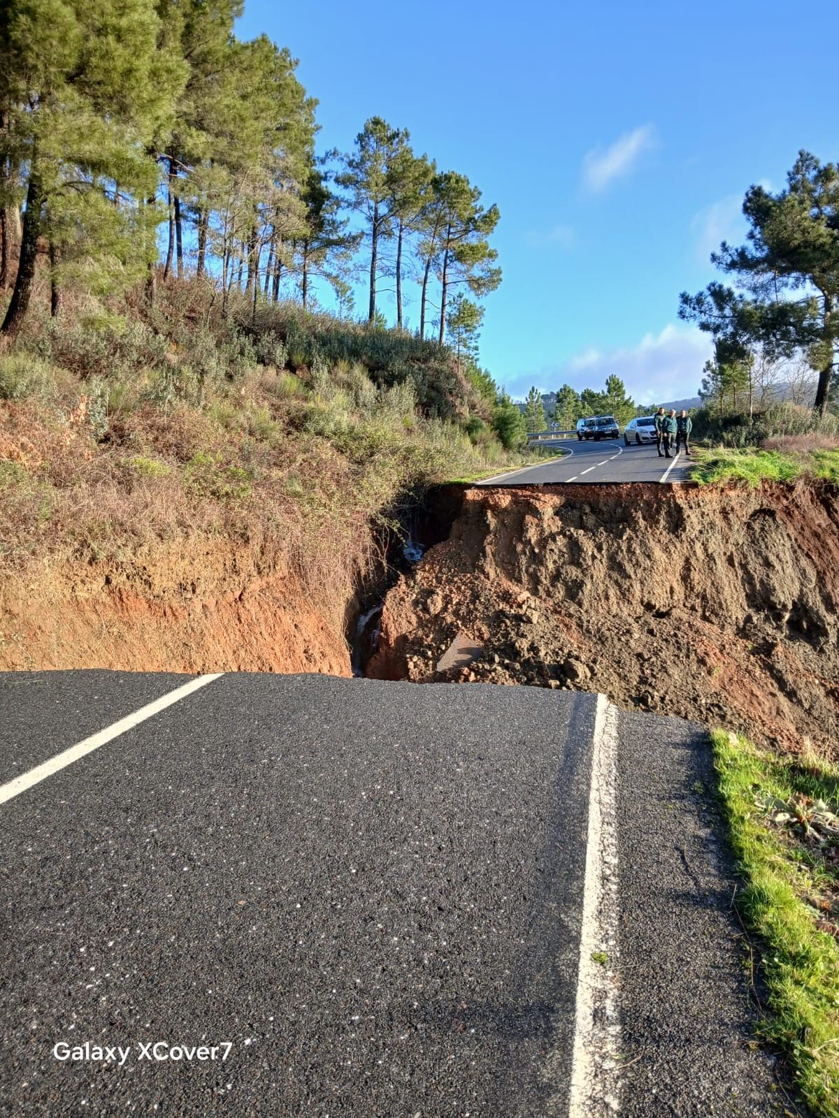 socavon-carretera-berzocana(1).jpg