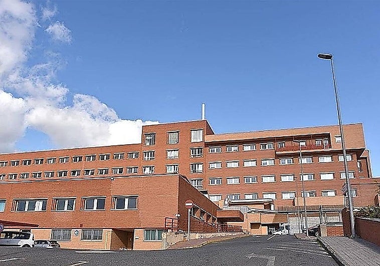 Herido un trabajador del servicio de recogida de basura tras caerse del camión en Portaje