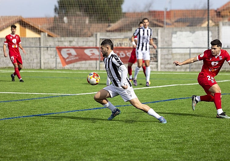 Un doblete de Bermu dispara a un Badajoz en dinámica ascendente