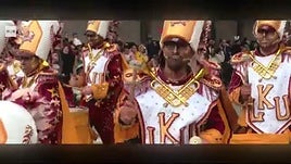 Los Lingotes ganan el desfile de comparsas del Carnaval de Badajoz