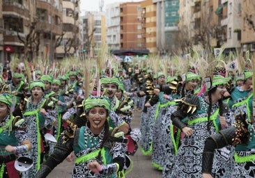 Polémica en el Carnaval de Badajoz: el artista nigeriano Láolú arremete contra el tributo de la comparsa Balumba