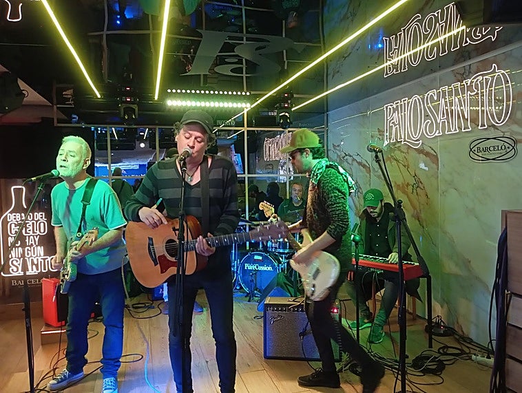 Más disfraces en Badajoz, rock de Uli y cenizas