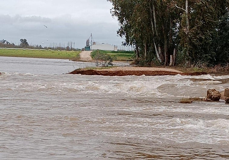 El alcalde de Badajoz pide precaución tras la apertura de Rincón de Caya, con caminos aún intransitables