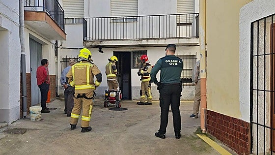 Una sartén encendida origina un incendio que causa daños en una vivienda de Logrosán