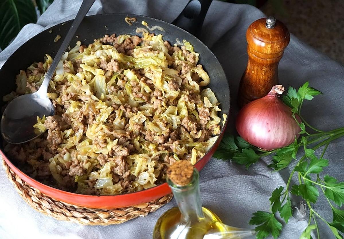 Repollo salteado con crne