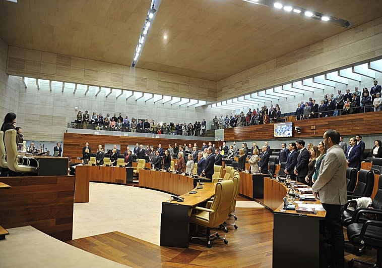 La Asamblea de Extremadura activa el reloj para evitar nuevas elecciones