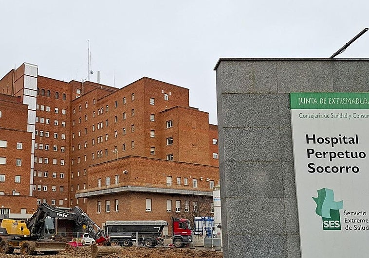 Dos personas resultan heridas por inhalación de humo en el incendio de una vivienda en Badajoz