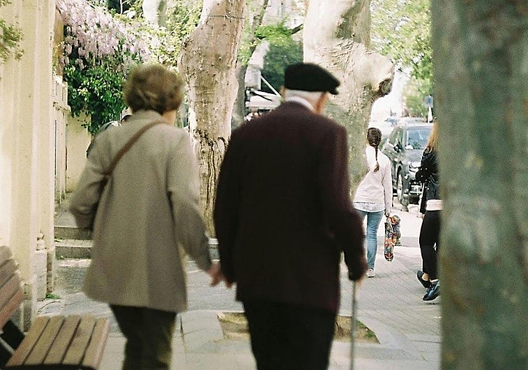 ¿Cuándo se cobra la pensión en marzo de 2026?