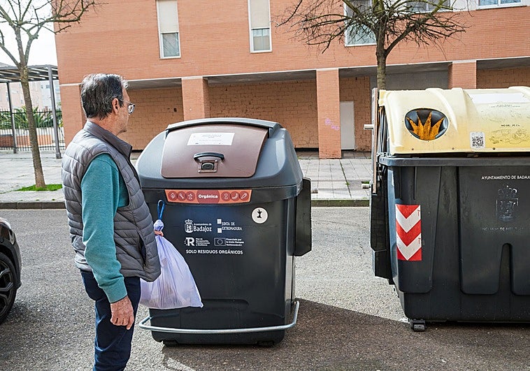 El contenedor marrón no cuaja en los pueblos ni en las ciudades de Extremadura