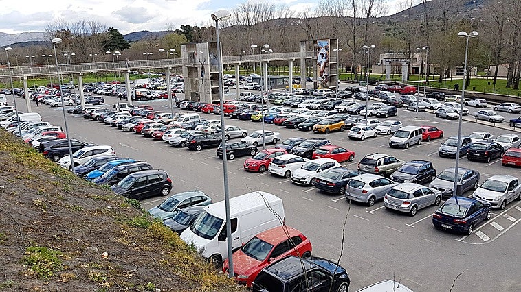 El Ayuntamiento facilitará la construcción de aparcamientos de varias plantas en desnivel
