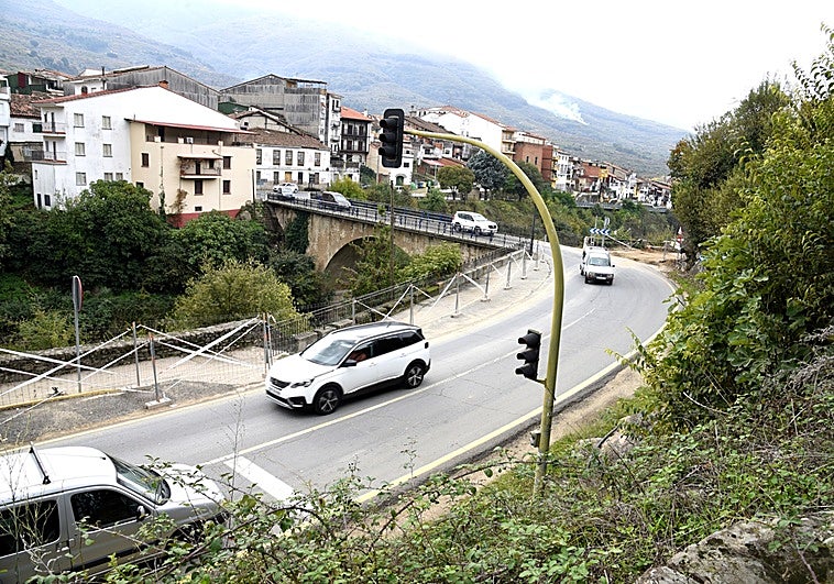 Multan al hombre que provocó un altercado en el Ayuntamiento de Cabezuela del Valle