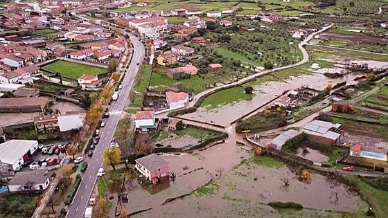 Nace la plataforma 'Zarza a flote': «Cada vez que llueve las pasamos canutas»