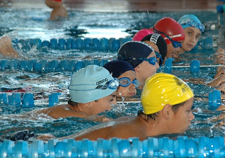 El cierre de la piscina de San Roque reduce de 191 a 22 las plazas en los cursos de natación