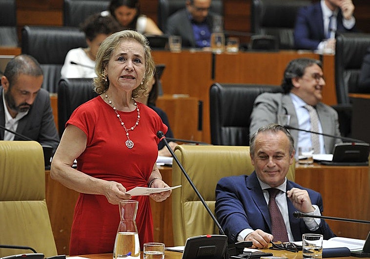 La consejera de Educación asegura que las oposiciones se convocarán para que se celebren el próximo junio