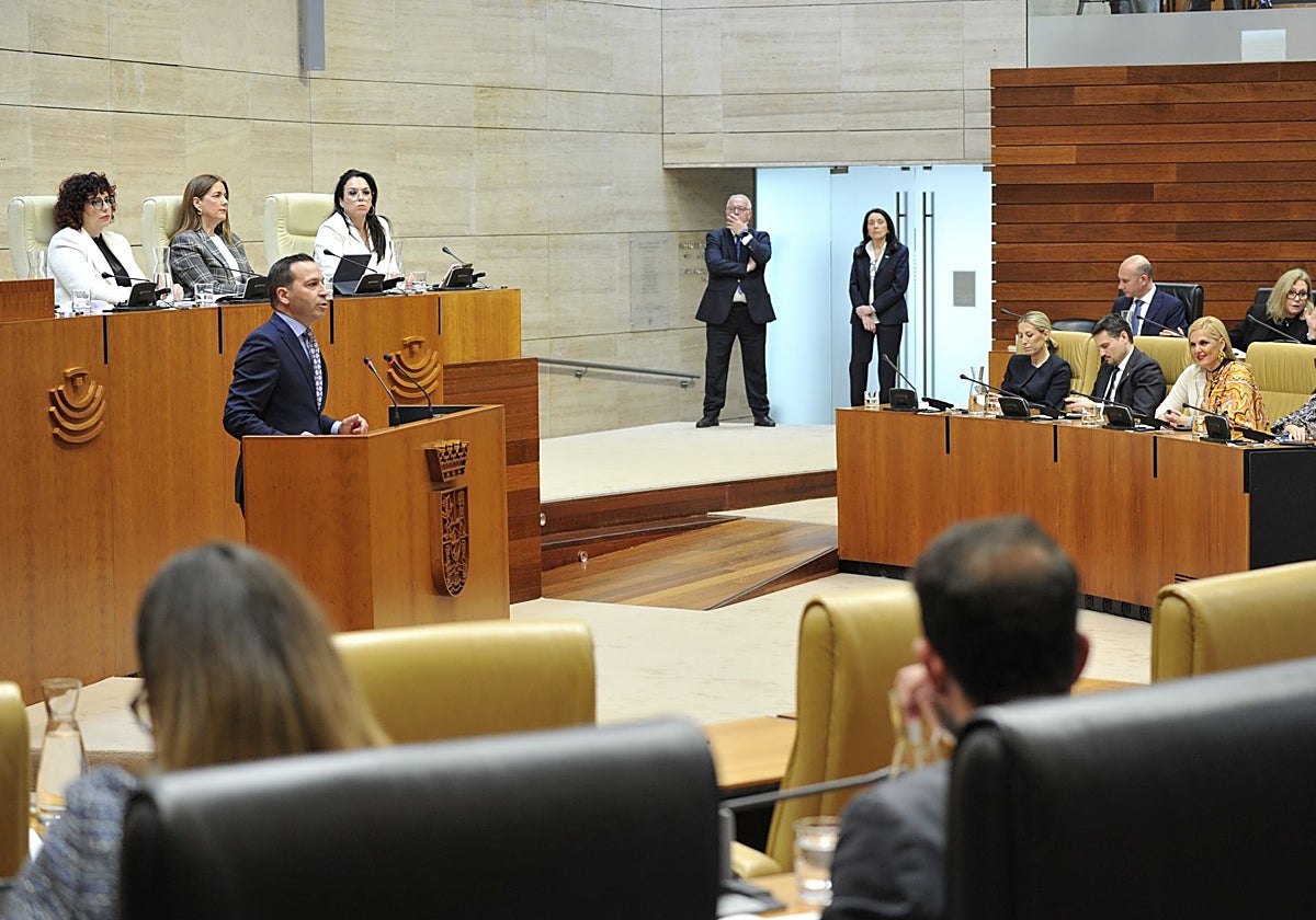 Los bienes de los diputados extremeños: de 1.000 euros en la cuenta a 300.000 en fondos